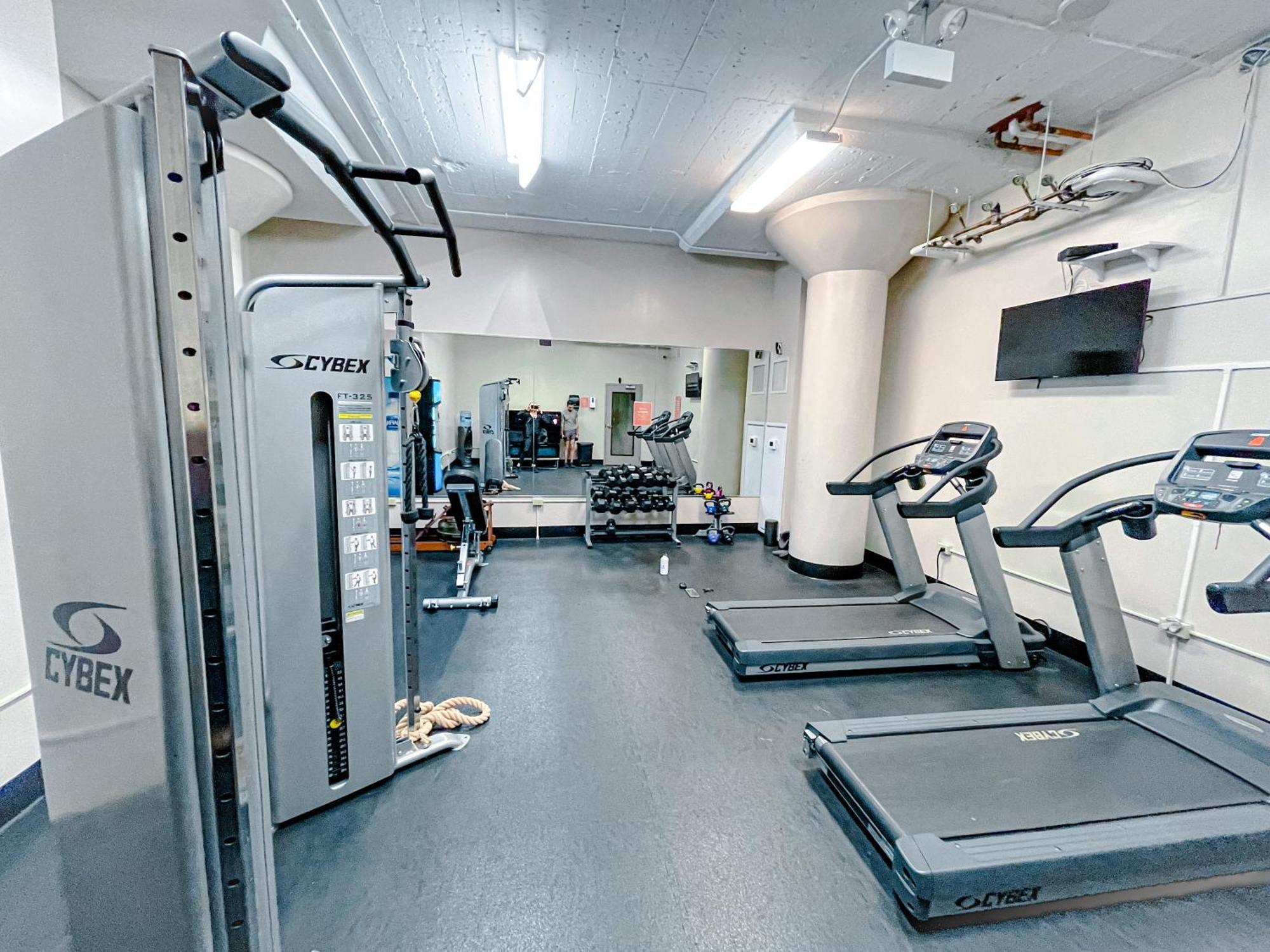 Mccormick Place 2br-2ba With Optional Parking,patio,gym For 6 Guests Apartment *