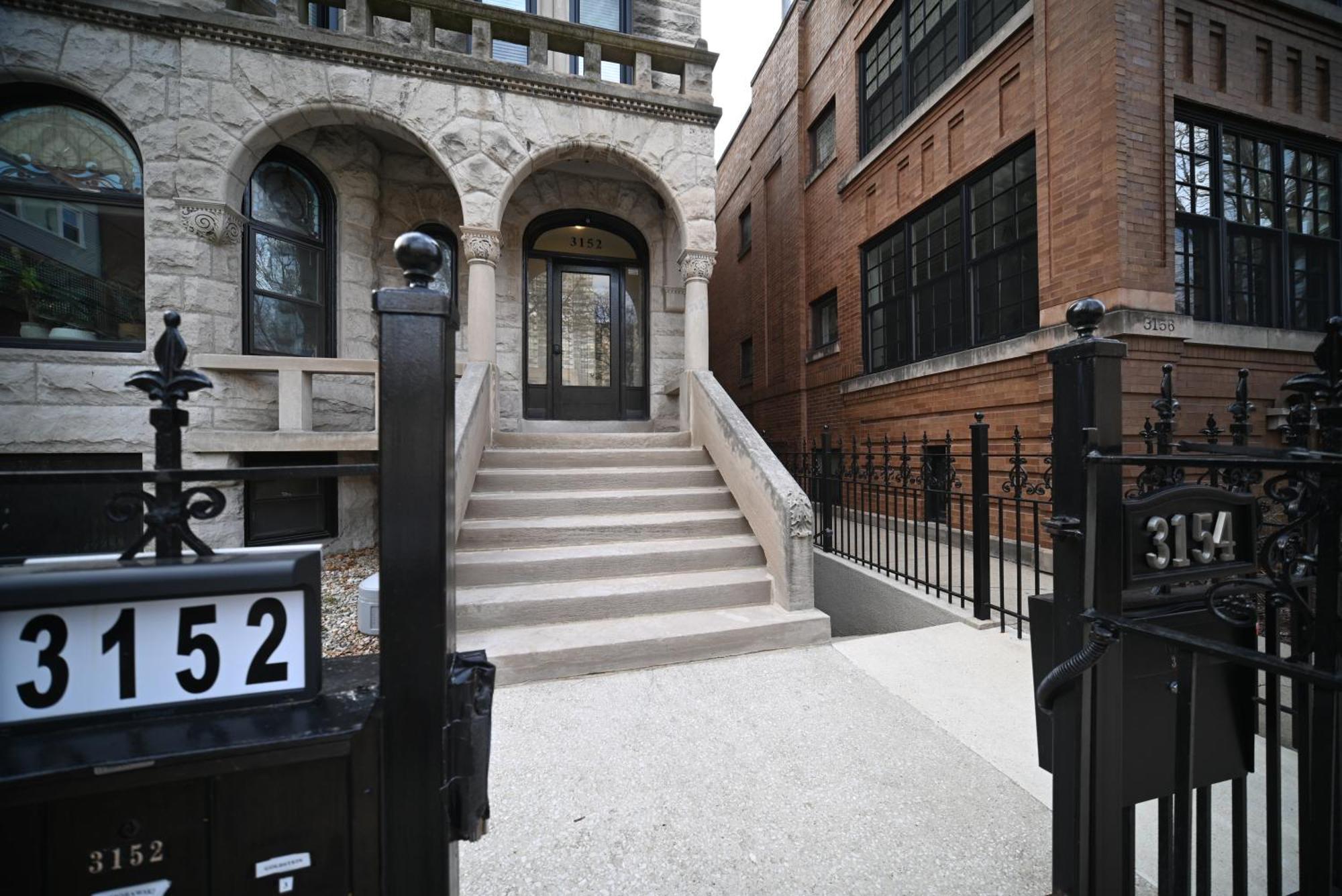 City Sleeps 10-20 Free Tv & Parking Apartment