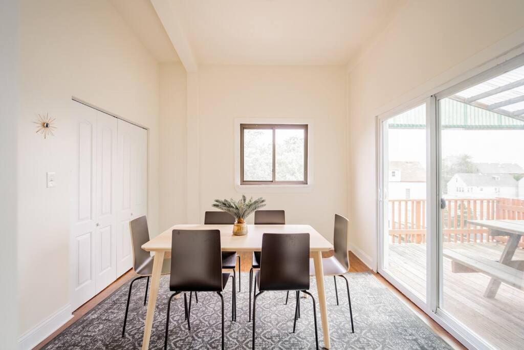 Calming 3-bedroom With Patio - Milwaukee N3 Apartment