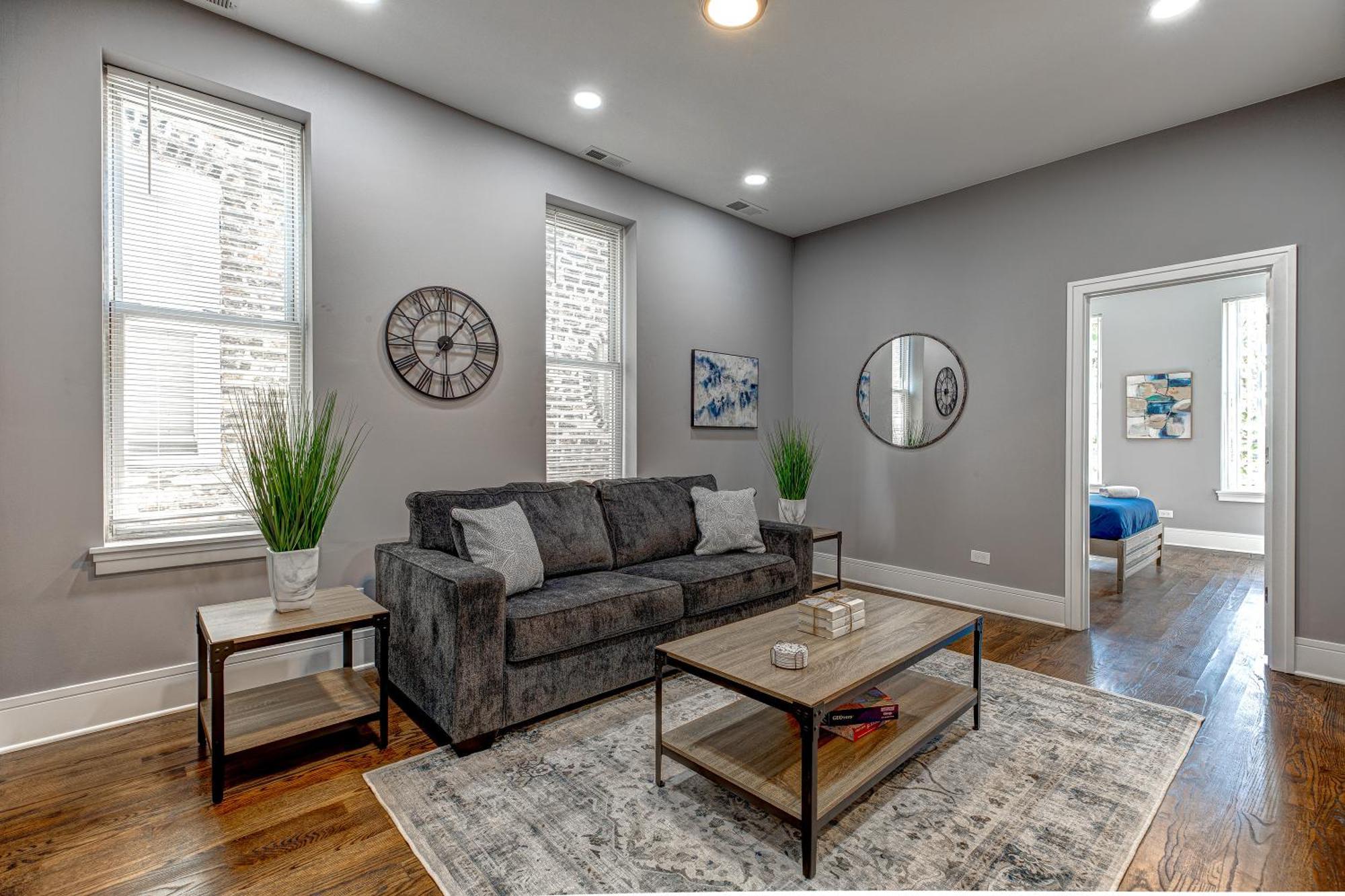 Spacious Ukrainian Village Retreat Chicago