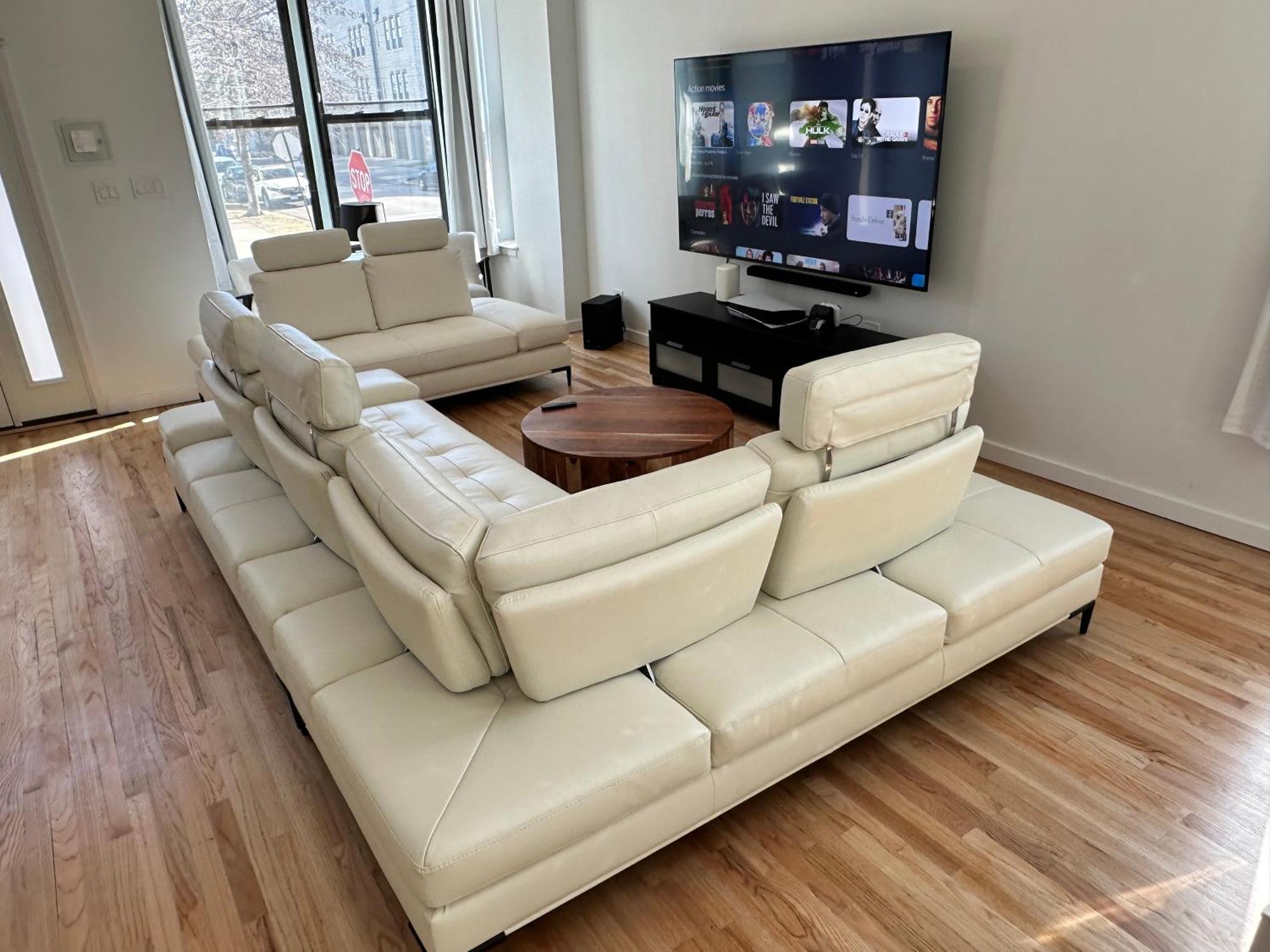 Luxe Spacious Sfh In Bucktown With Secure Parking