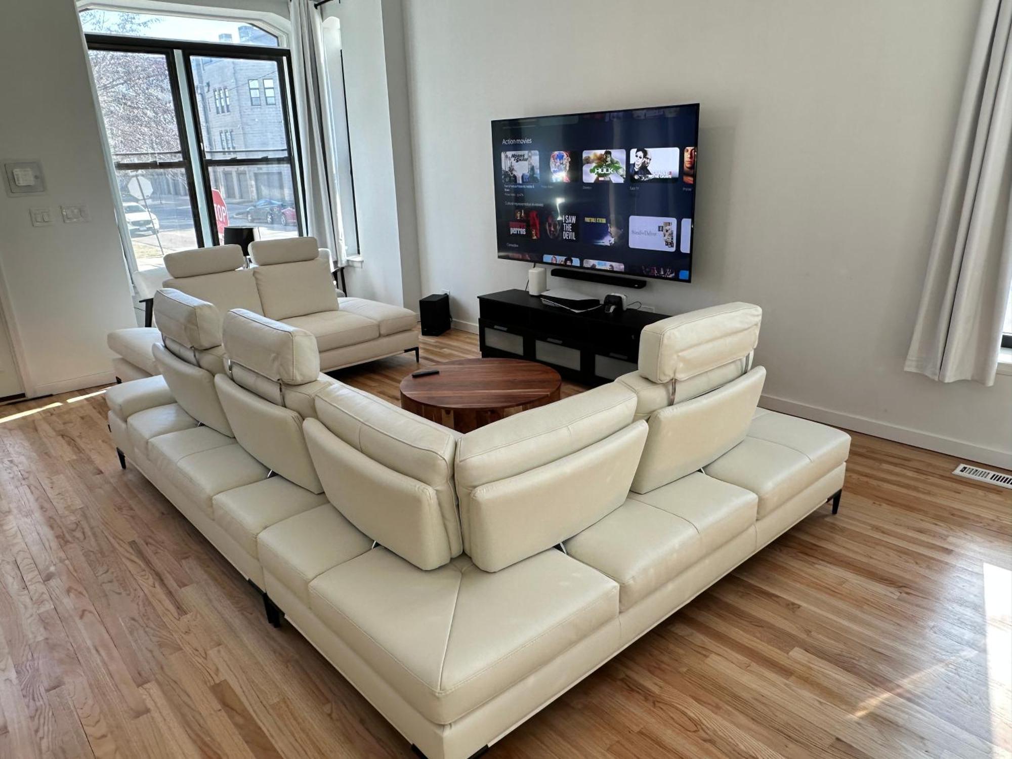 Holiday home Luxe Spacious Sfh In Bucktown With Secure Parking