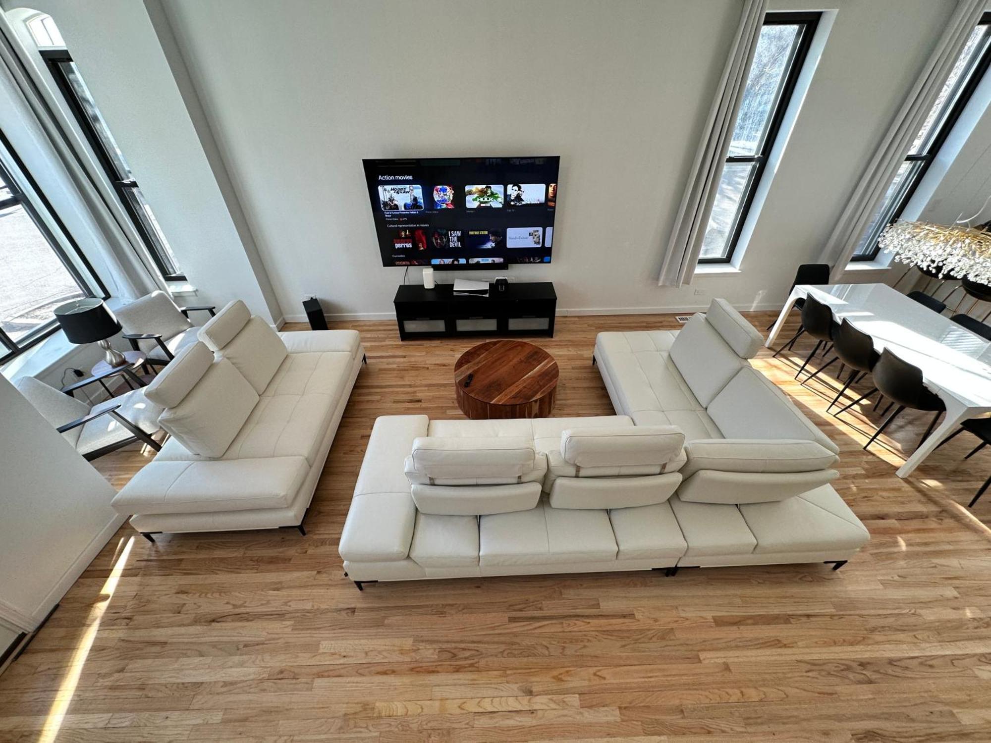 Luxe Spacious Sfh In Bucktown With Secure Parking *