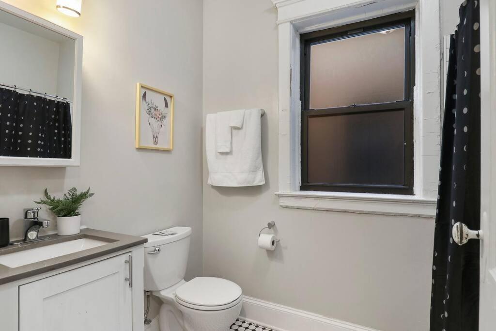 Modern & Spacious 3br Apt With In-unit Laundry - Bstone 2