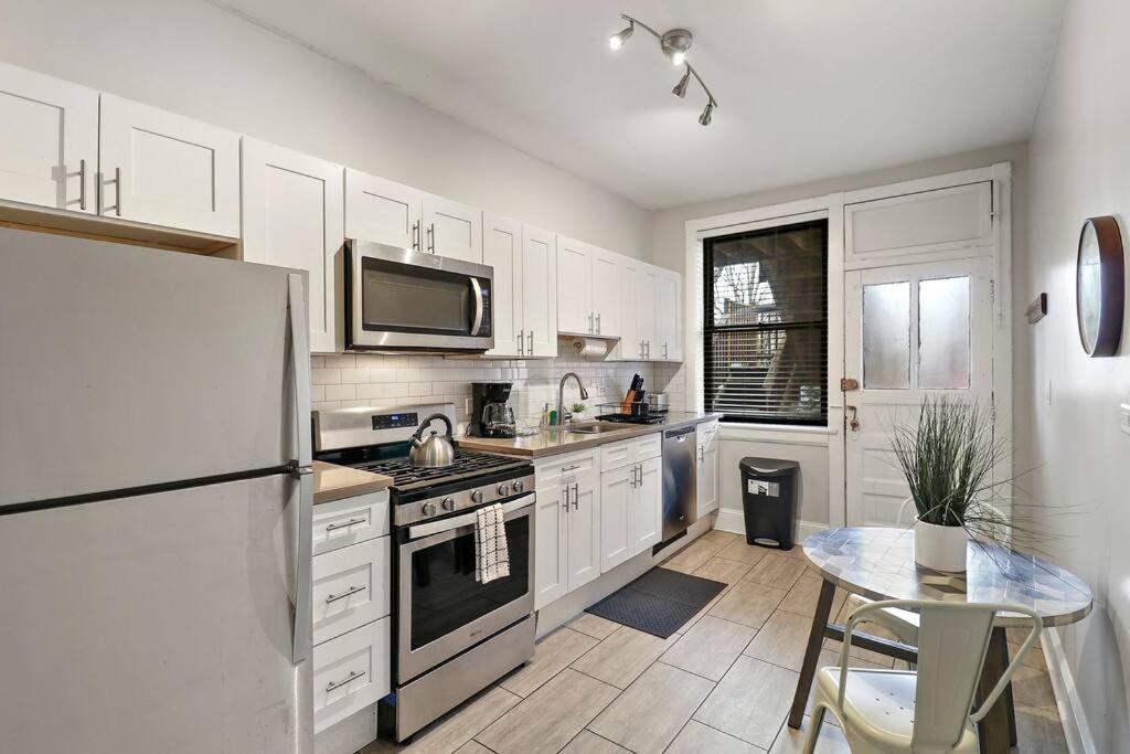 Apartment Modern & Spacious 3br Apt With In-unit Laundry - Bstone 2