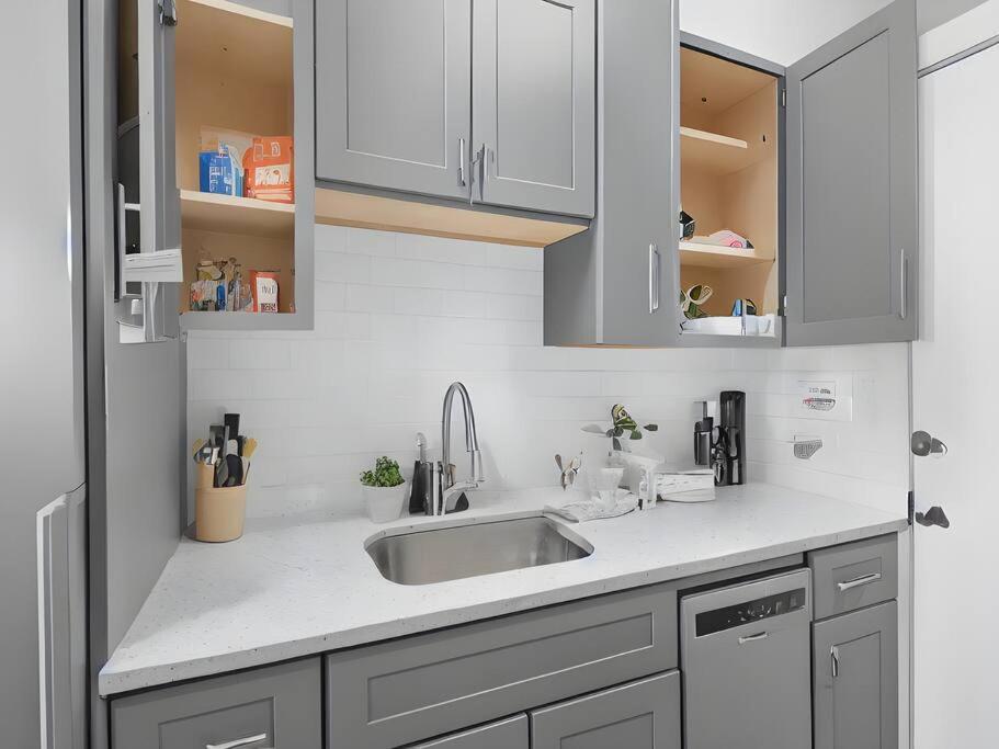 Modern & Fully Furnished 1br - Oakdale 3s