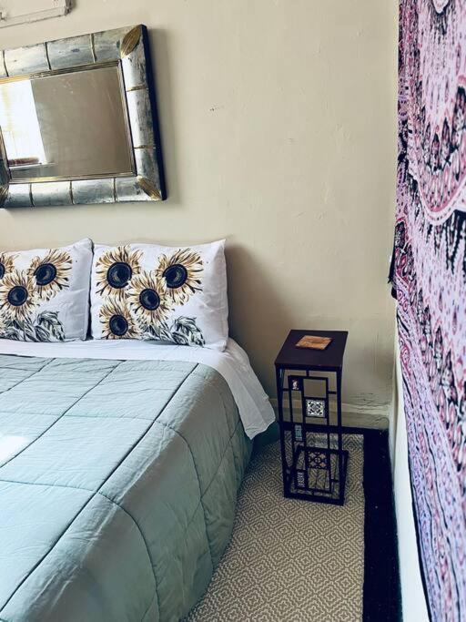 Homey And Private 1 Bed Located 15min To City Apartment *