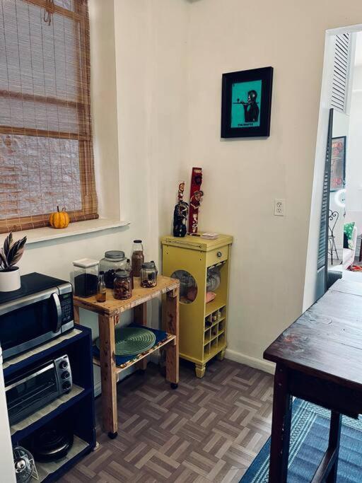 Homey And Private 1 Bed Located 15min To City Apartment