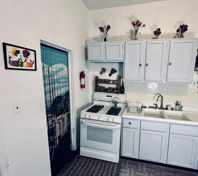 Homey And Private 1 Bed Located 15min To City Apartment *