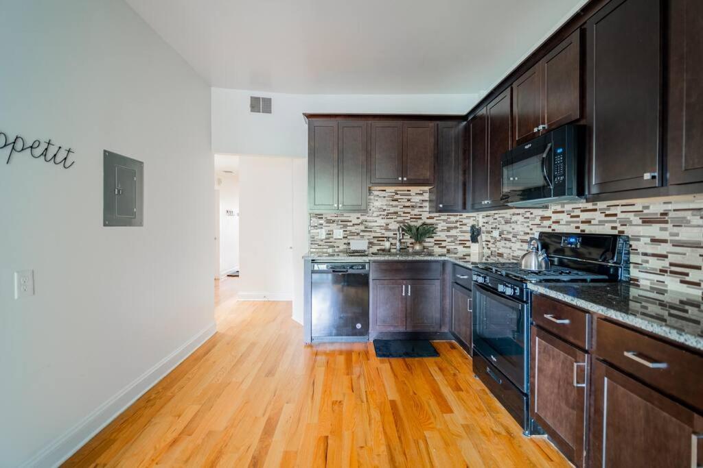 Calming 3-bedroom With Patio - Milwaukee N3 * Chicago