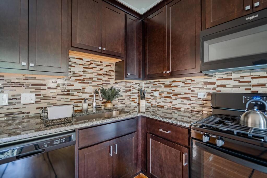 Calming 3-bedroom With Patio - Milwaukee N3 * Chicago