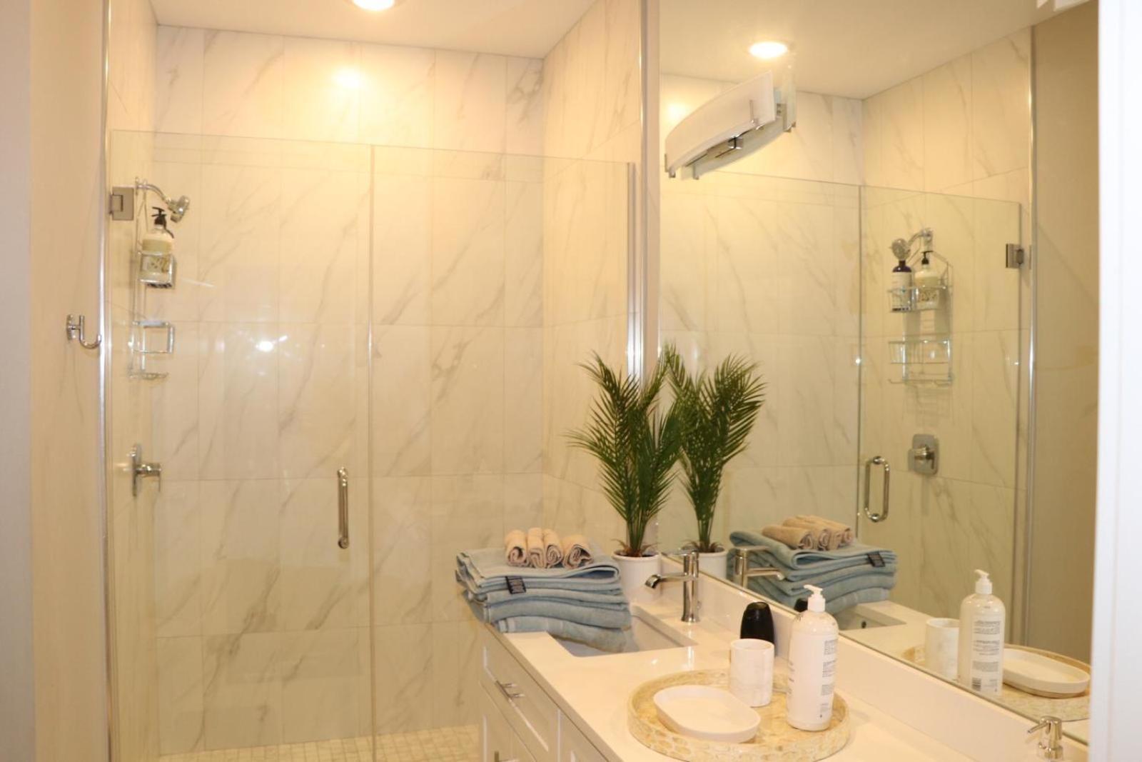 Spacious Haven Apartment Chicago