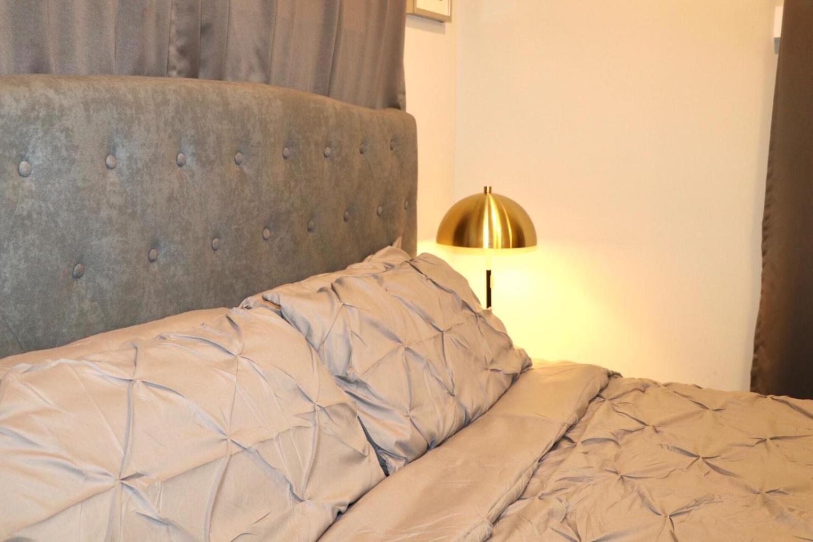 Apartment Spacious Haven Chicago