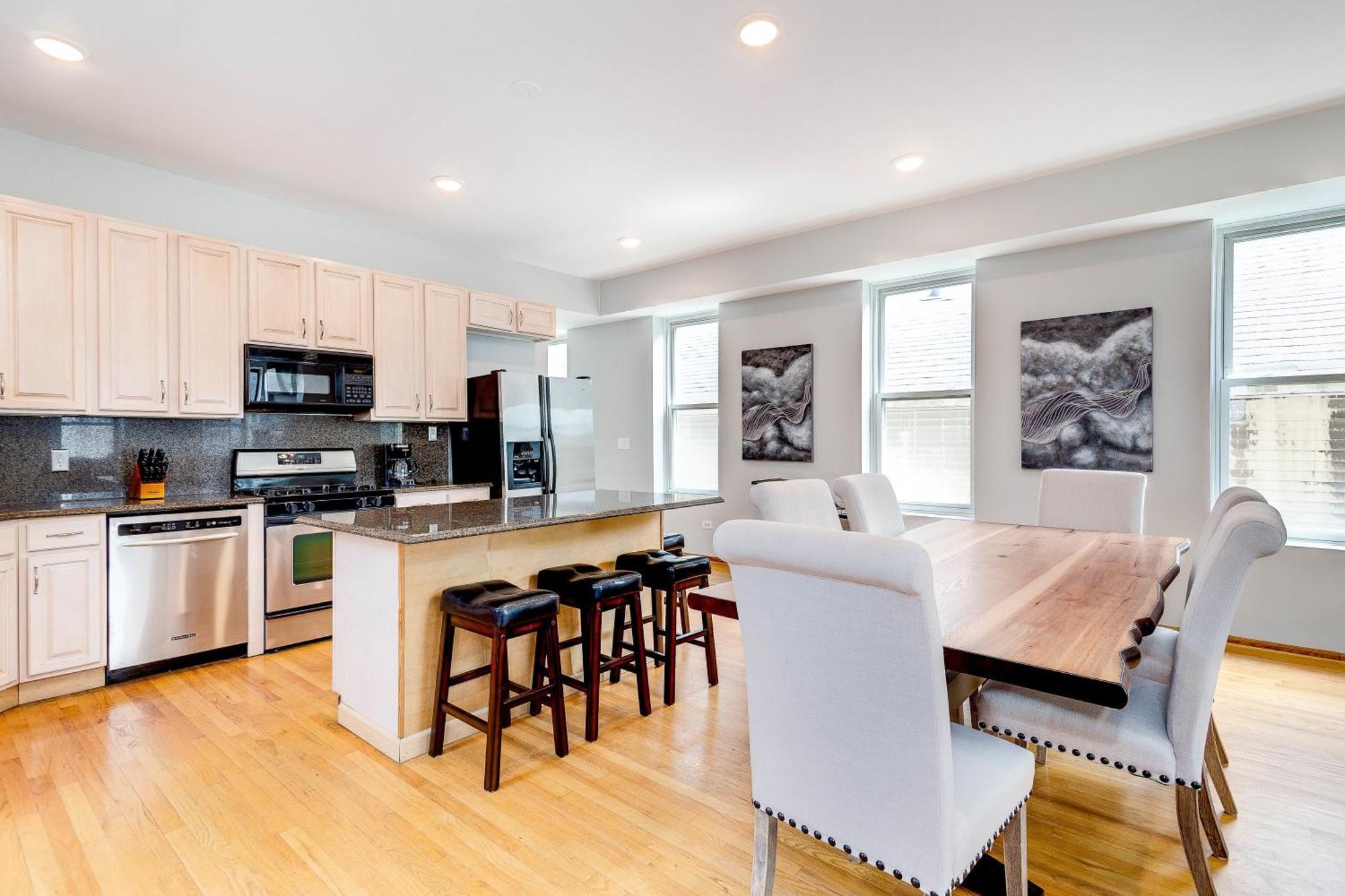 3 Flat Building Downtown - With Private Patios * Chicago