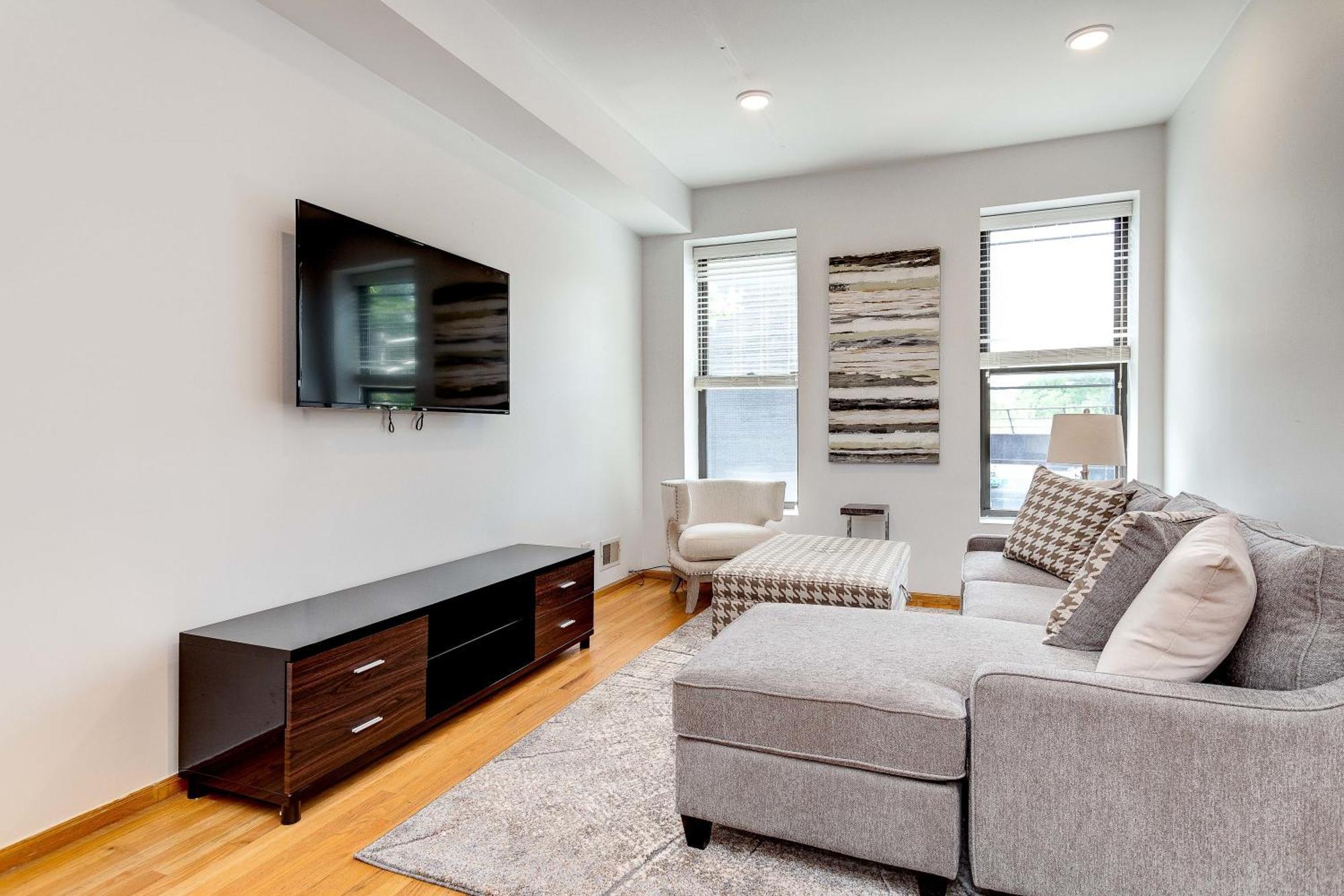 3 Flat Building Downtown - With Private Patios Apartment Chicago