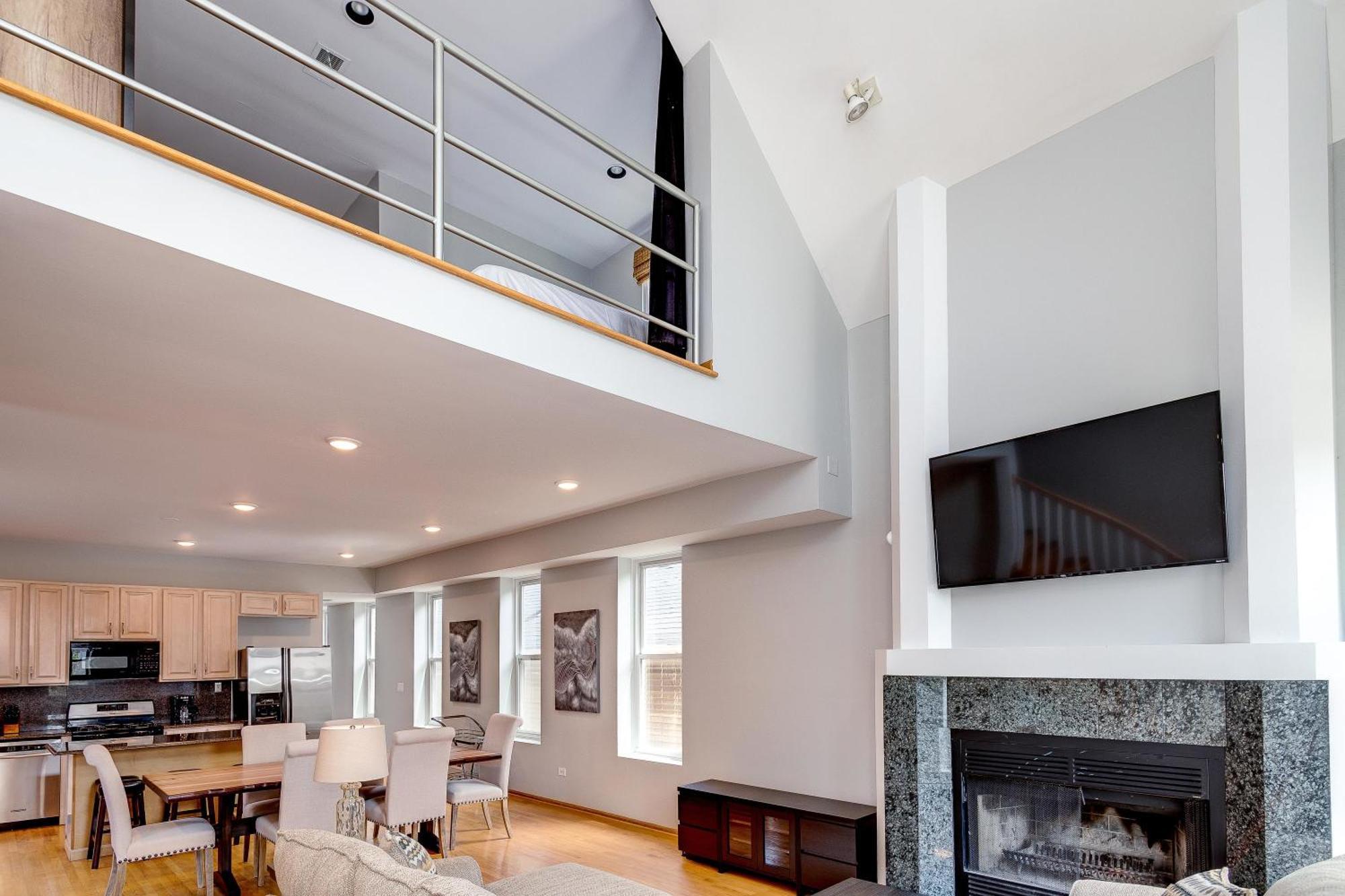 Apartment 3 Flat Building Downtown - With Private Patios