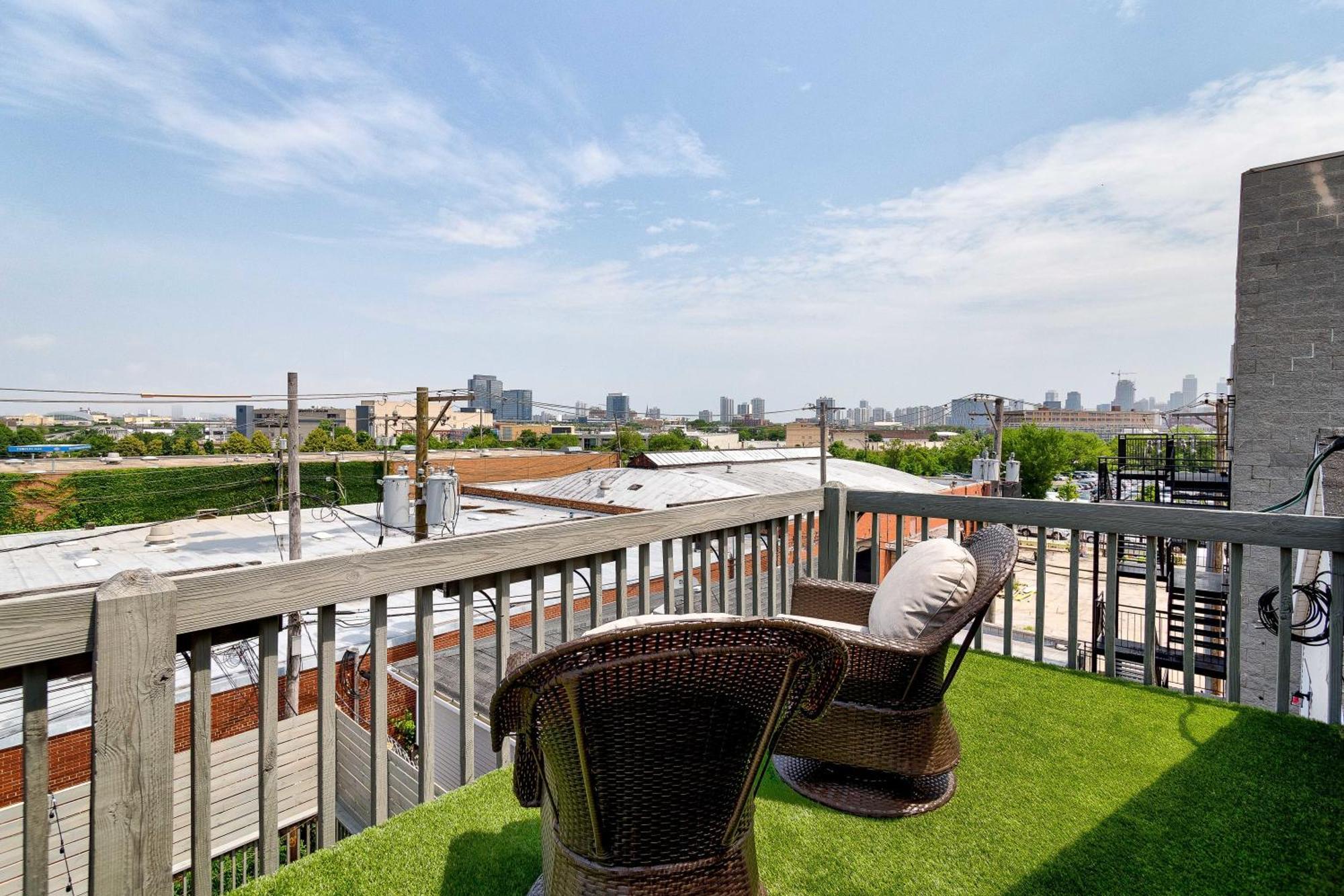 3 Flat Building Downtown - With Private Patios * Chicago