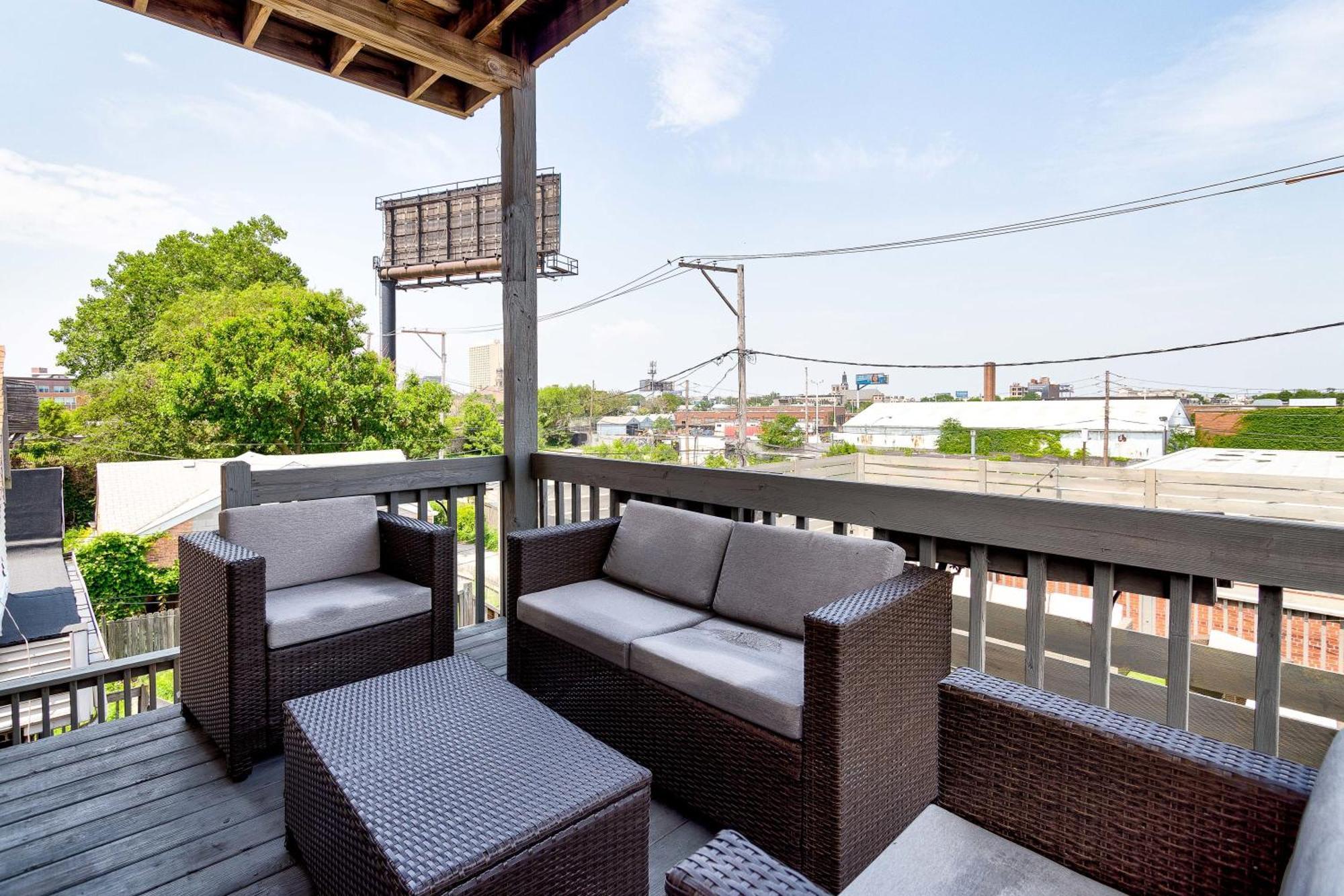 3 Flat Building Downtown - With Private Patios Apartment