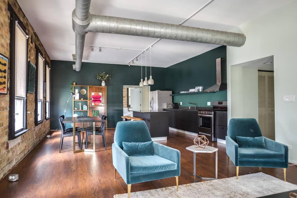 Luxury Downtown Penthouse With Private Rooftop Apartment *