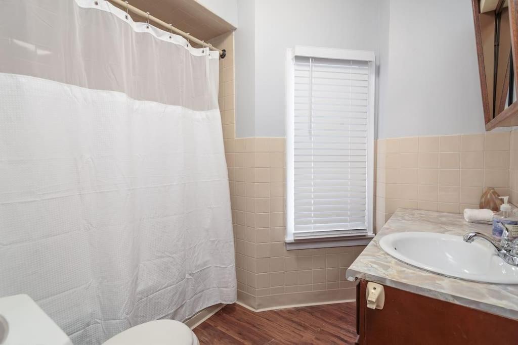 Holiday home Beautiful Remodeled Penthouse Unit In Old Town Chicago