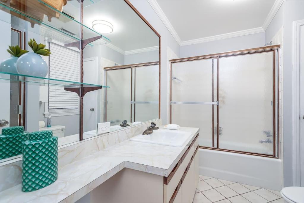 Beautiful Remodeled Penthouse Unit In Old Town * Chicago