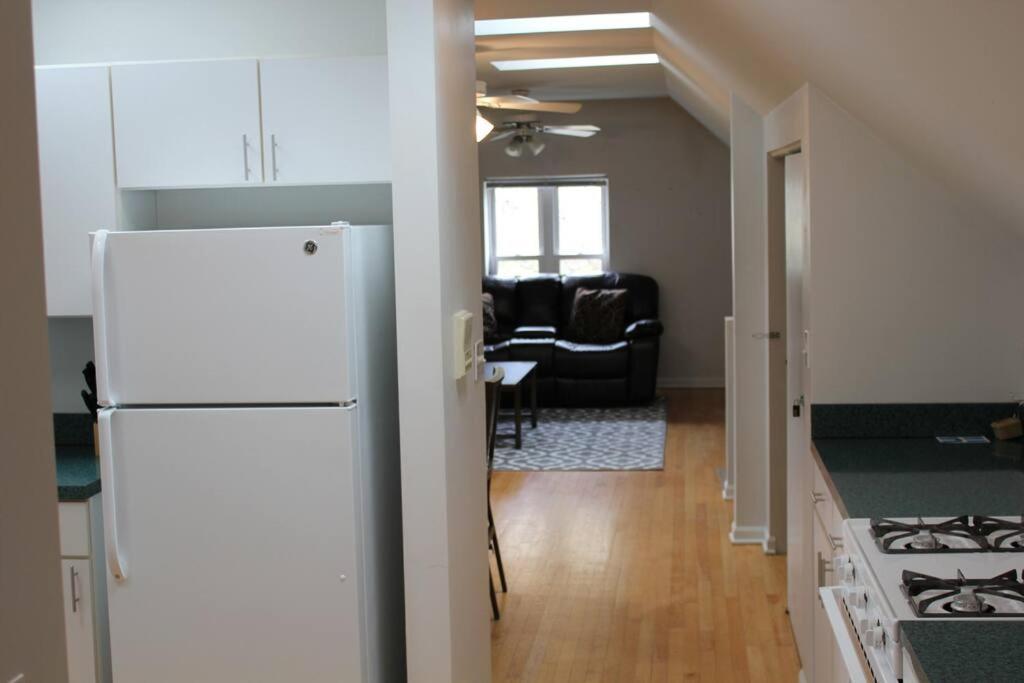 Holiday home Entire Building-walk To Lincoln Park Or The Chicago