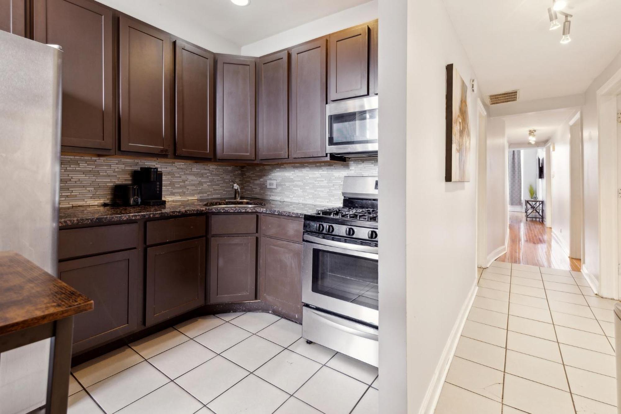 Comfortable In The Heart Of Bronzeville Apartment *