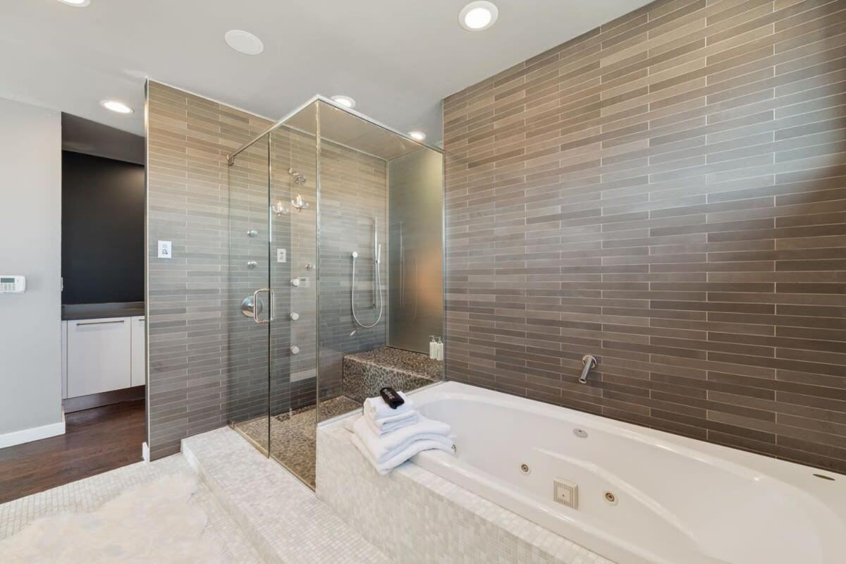 Amazing 4br 4ba Oasis W Rooftop & Stunning Design * Chicago