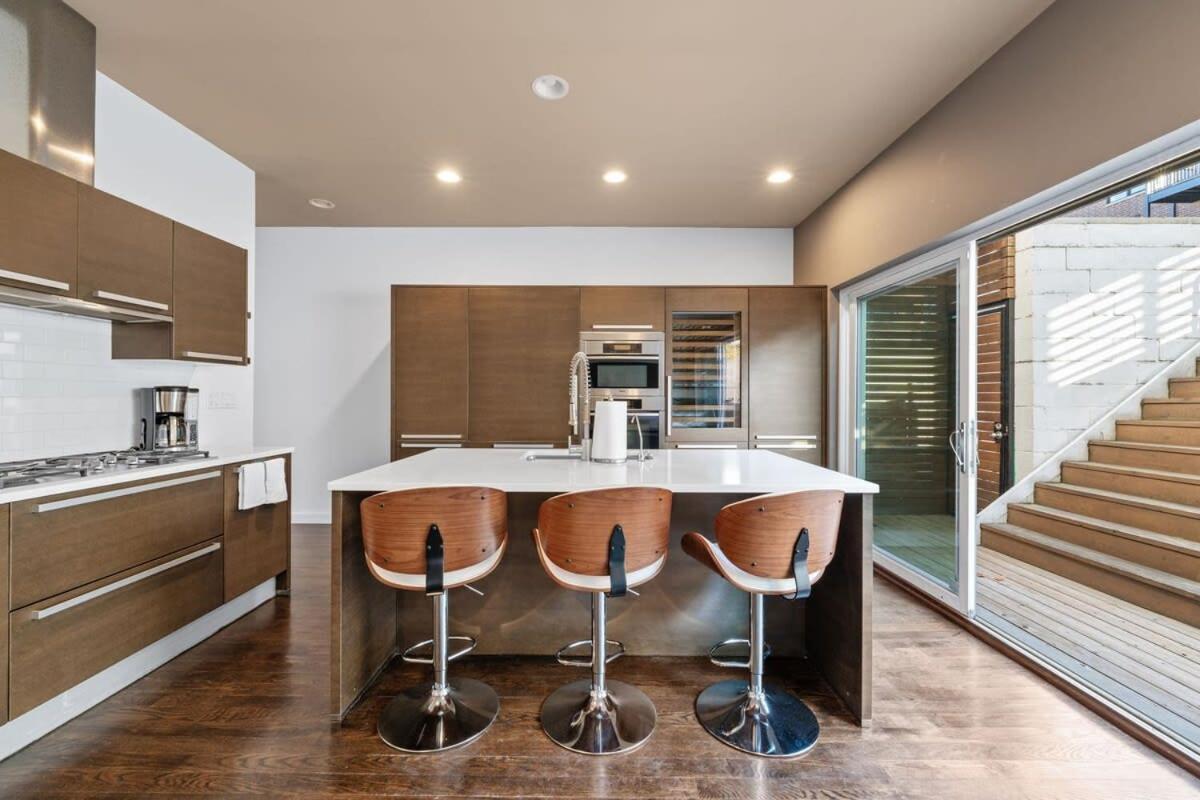 Holiday home Amazing 4br 4ba Oasis W Rooftop & Stunning Design
