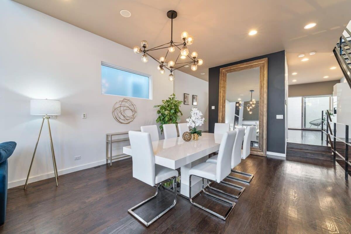 Amazing 4br 4ba Oasis W Rooftop & Stunning Design Holiday home Chicago