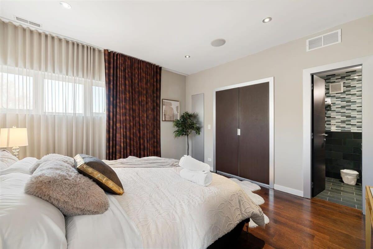 5br 5ba Architectural Estate-theatre Gym Rooftop Holiday home Chicago