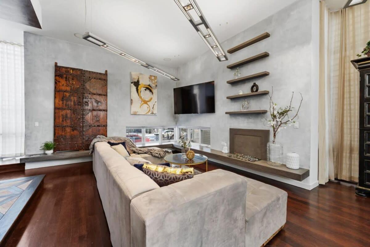 5br 5ba Architectural Estate-theatre Gym Rooftop Holiday home *
