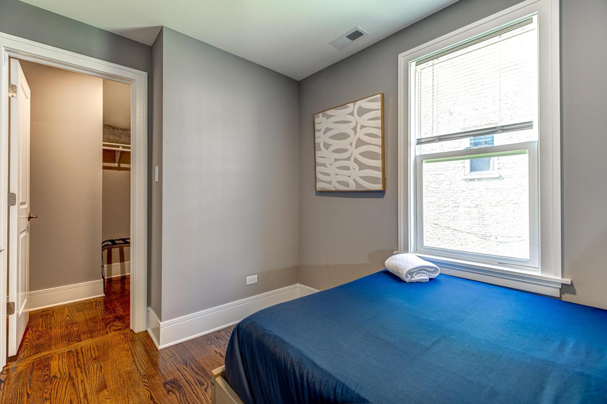 Spacious Ukrainian Village Retreat Chicago