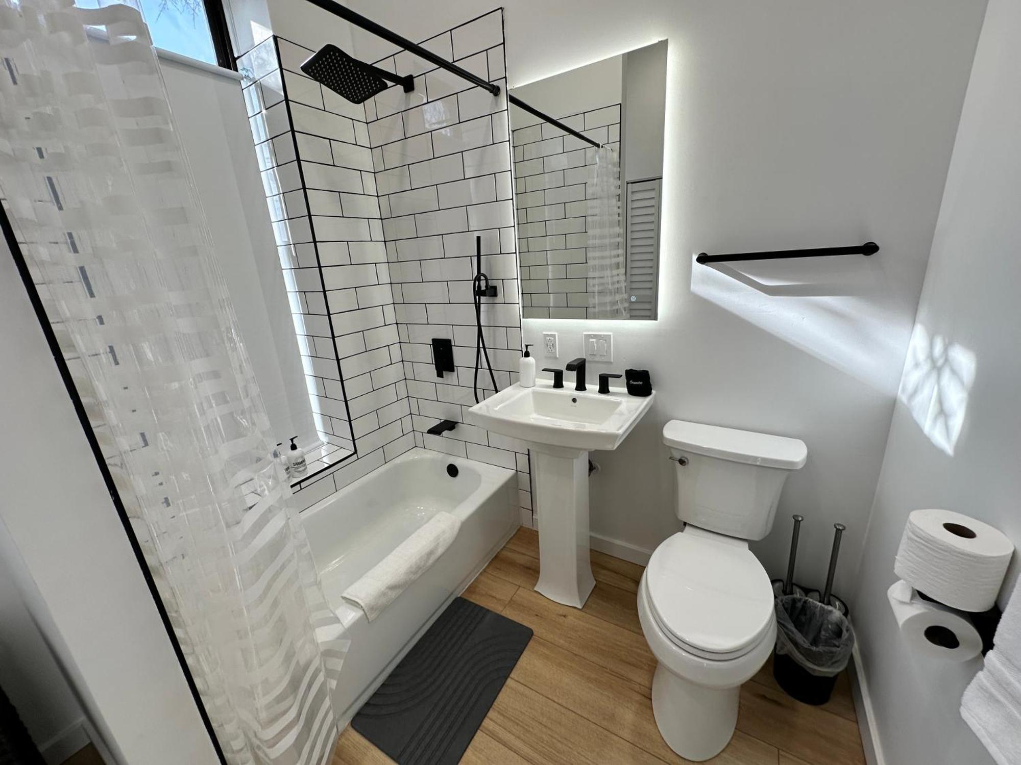 Luxe Spacious Sfh In Bucktown With Secure Parking Chicago