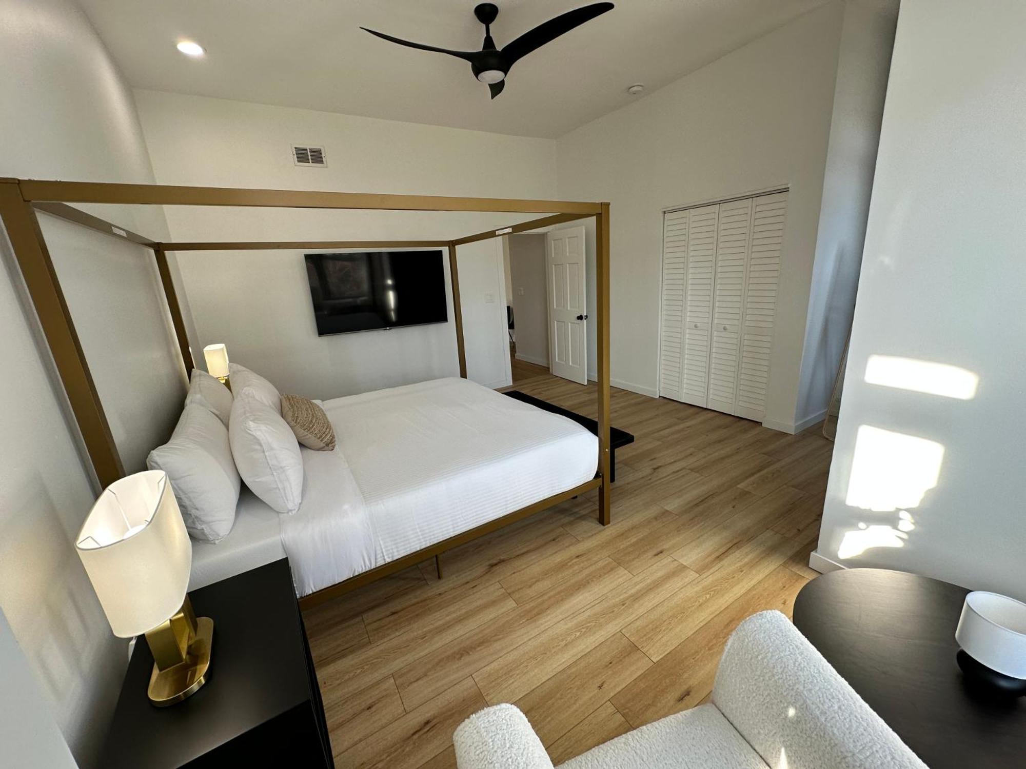 Holiday home Luxe Spacious Sfh In Bucktown With Secure Parking *