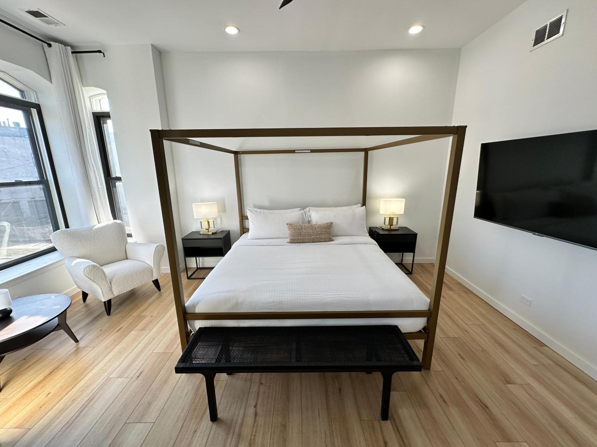 Luxe Spacious Sfh In Bucktown With Secure Parking Chicago