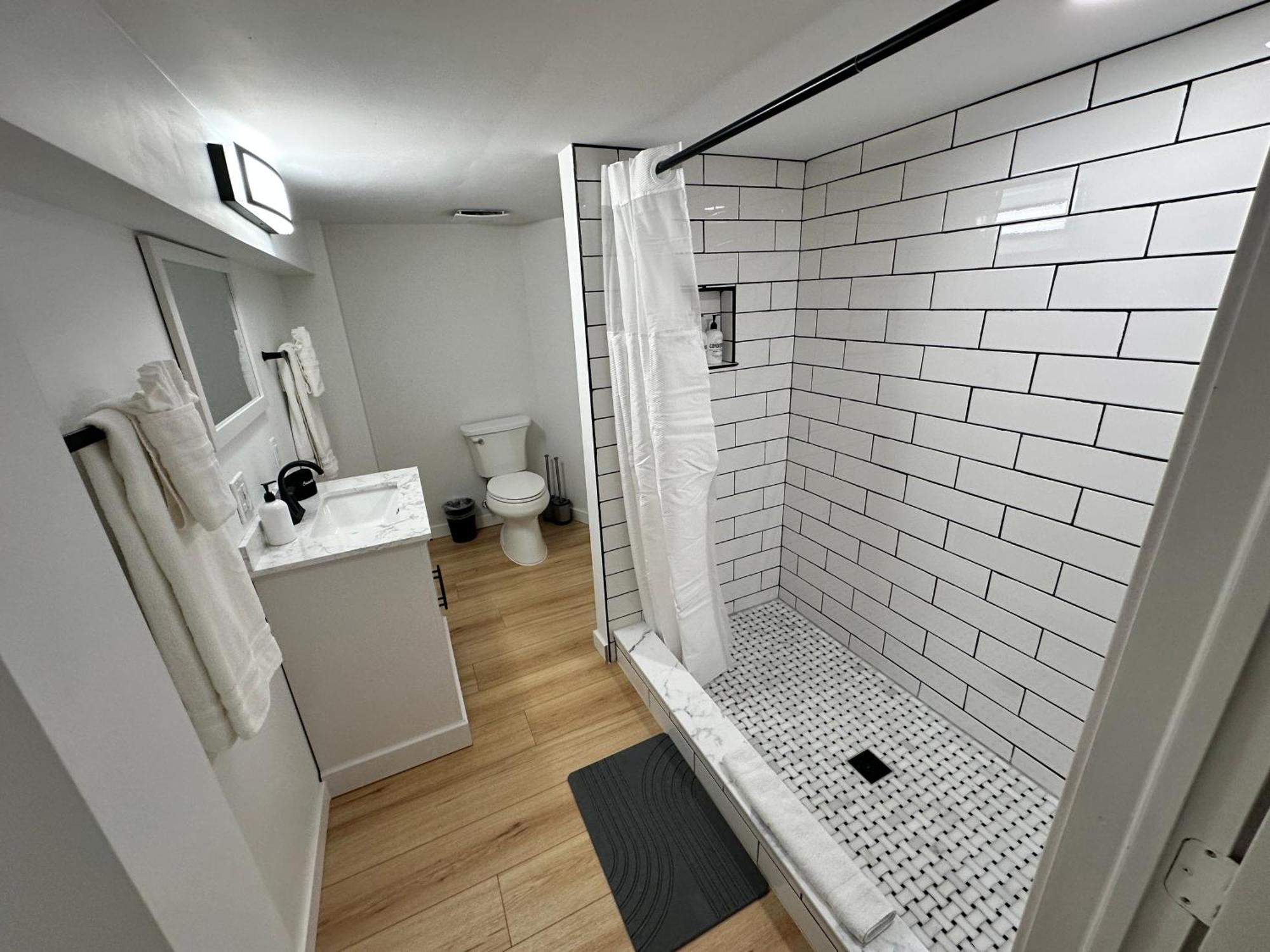 Luxe Spacious Sfh In Bucktown With Secure Parking * Chicago
