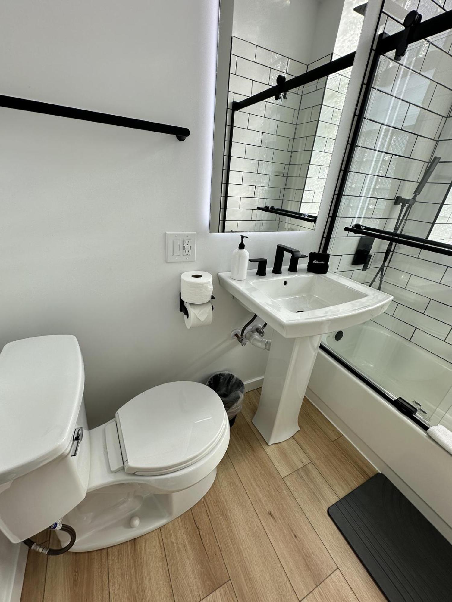 Holiday home Luxe Spacious Sfh In Bucktown With Secure Parking *