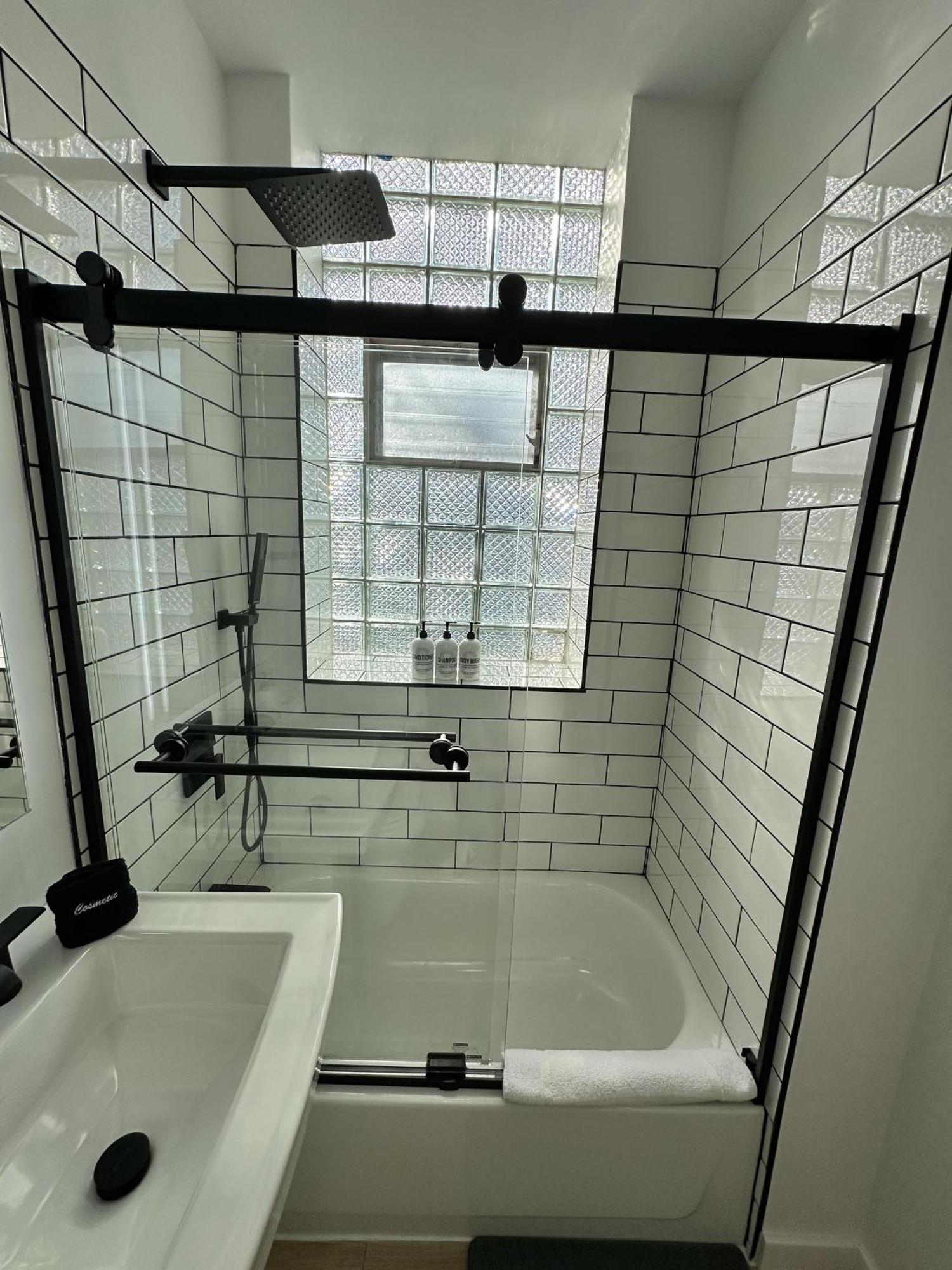 Holiday home Luxe Spacious Sfh In Bucktown With Secure Parking *