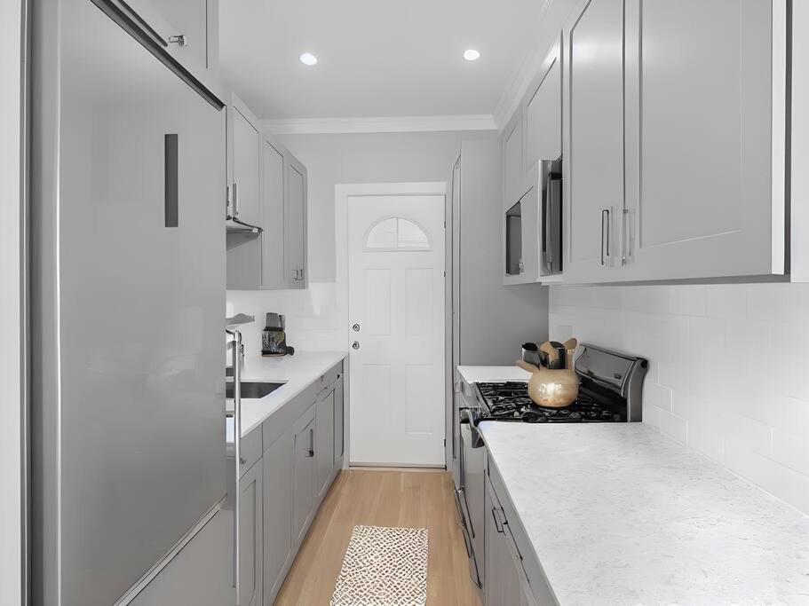 Modern & Fully Furnished 1br - Oakdale 3s Apartment *