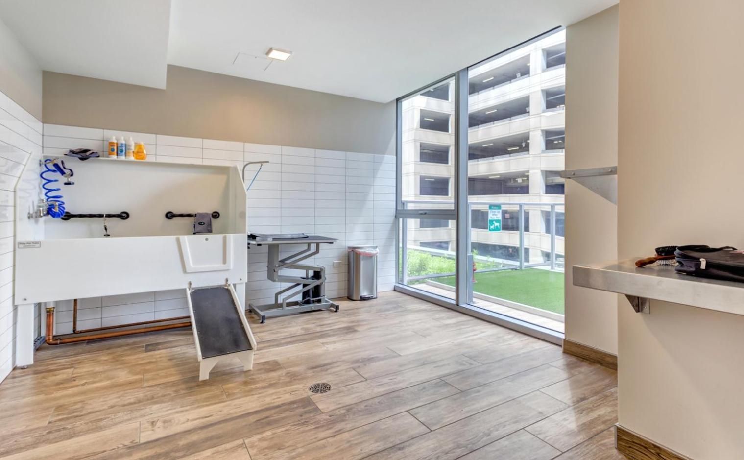 River North 1br W Coffee Shop Gym Nr Chi-972 * Chicago