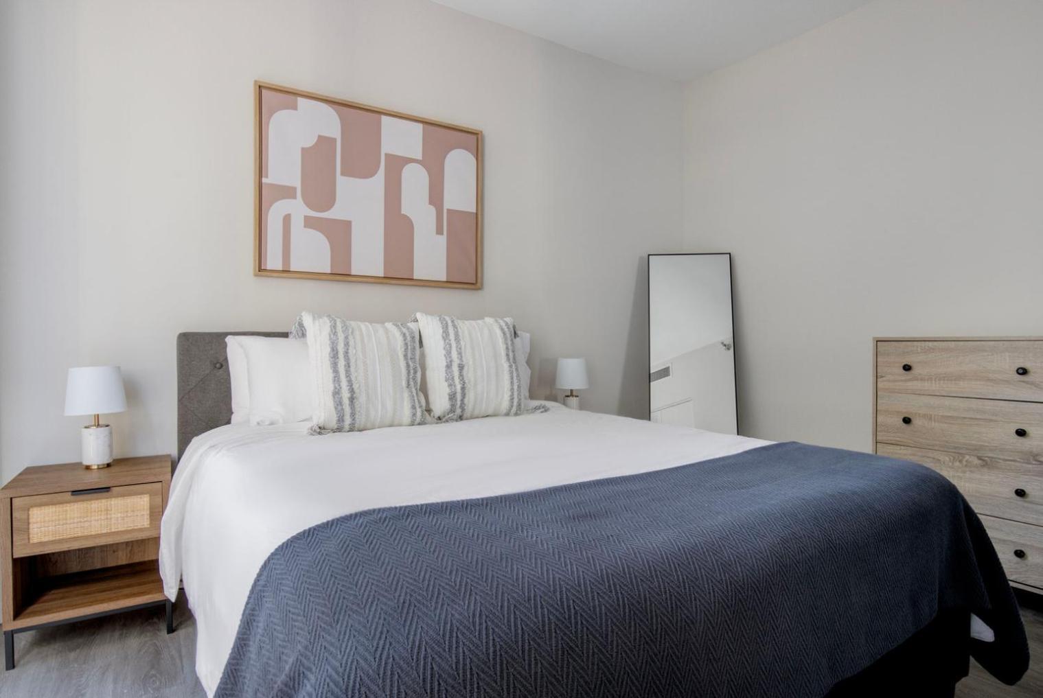 River North 1br W Coffee Shop Gym Nr Chi-972