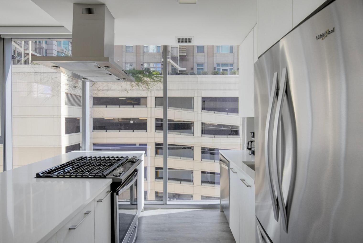 River North 1br W Coffee Shop Gym Nr Chi-972 *