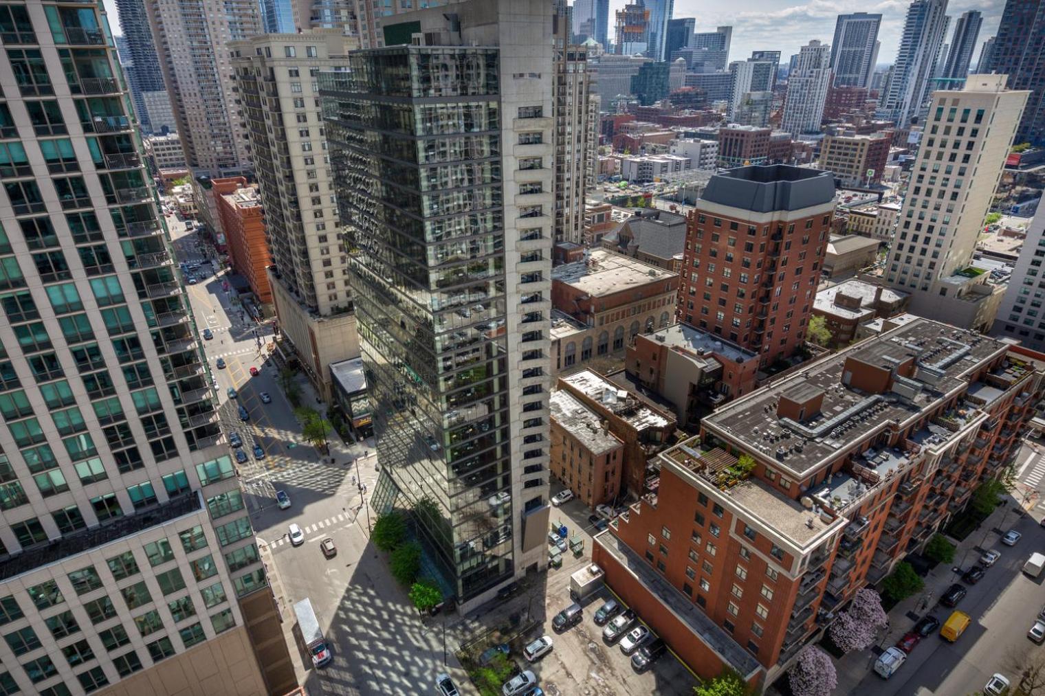 River North 1br W Coffee Shop Gym Nr Chi-972