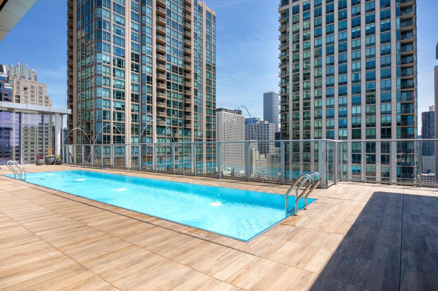 River North 1br W Coffee Shop Gym Nr Chi-972 Apartment *
