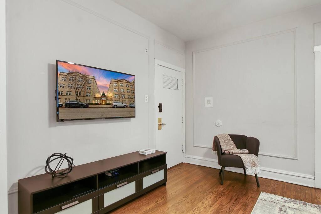 Chic & Contemporary Studio - Bstone 120 Apartment Chicago