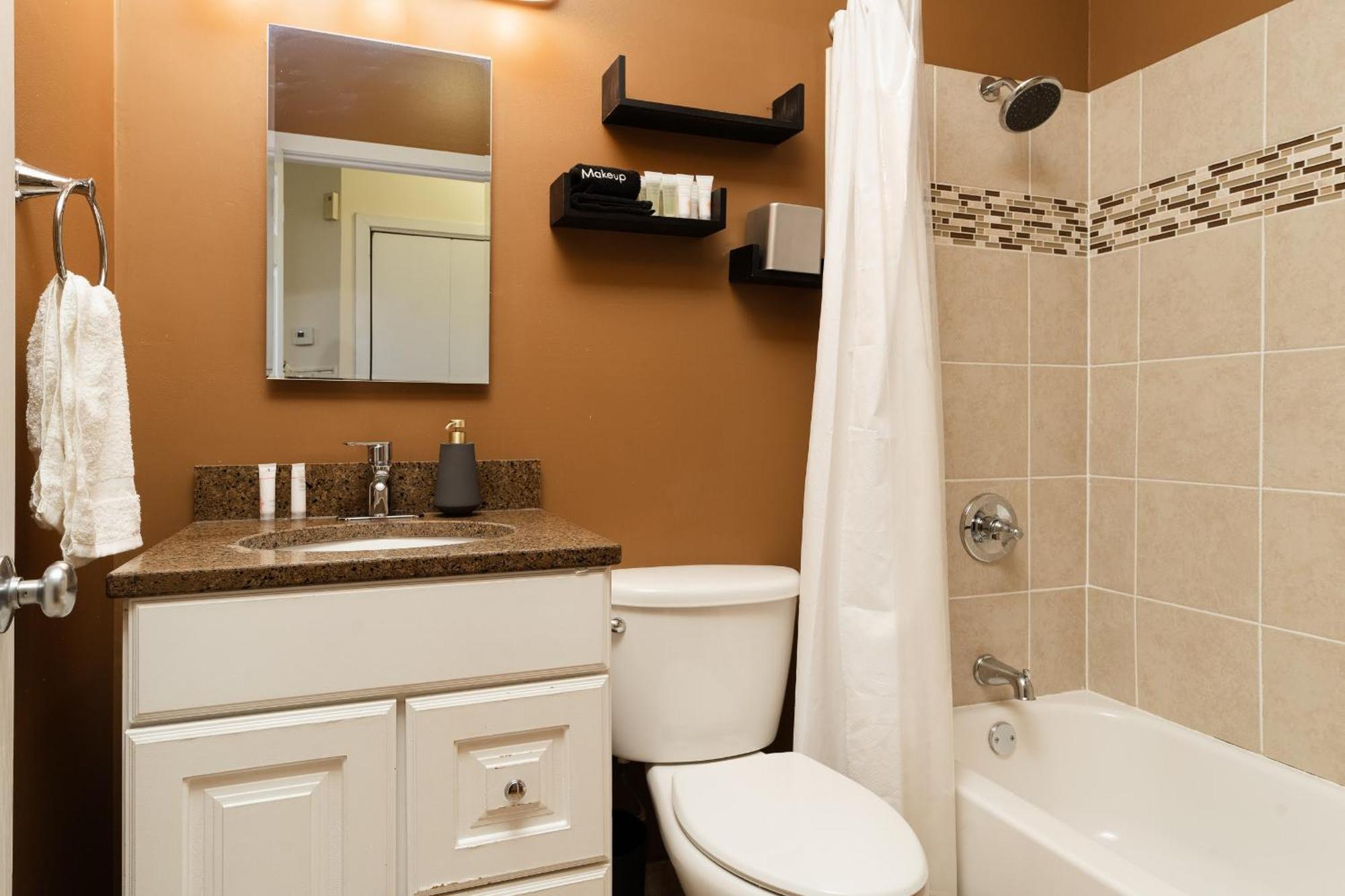 Wicker Park 2br Near Milwaukee Ave Apartment Chicago