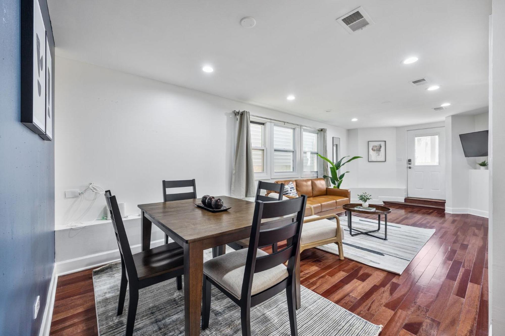 Contemporary 3br Irving Park Gem Near Expressway Apartment Chicago