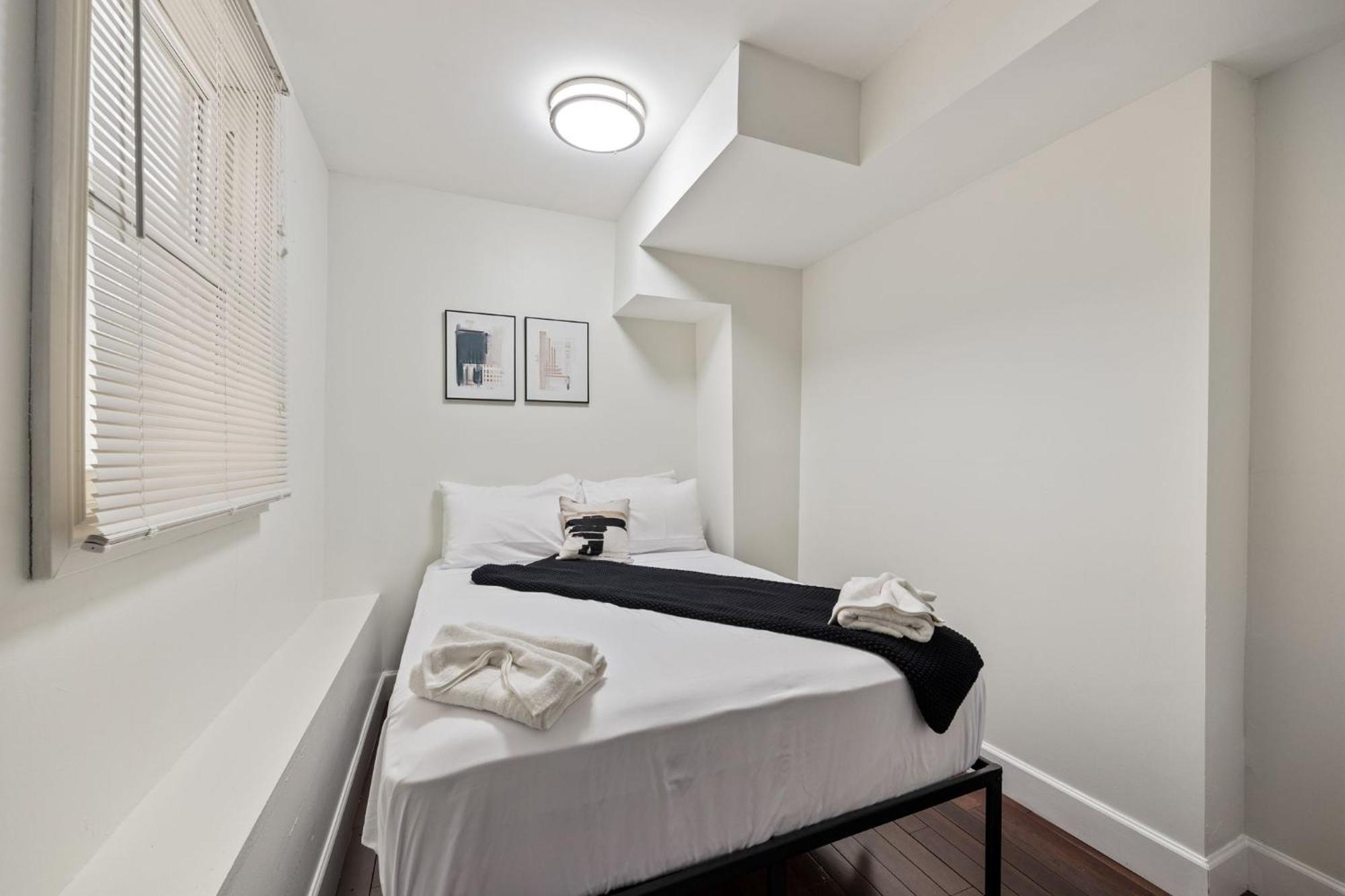 Apartment Contemporary 3br Irving Park Gem Near Expressway *