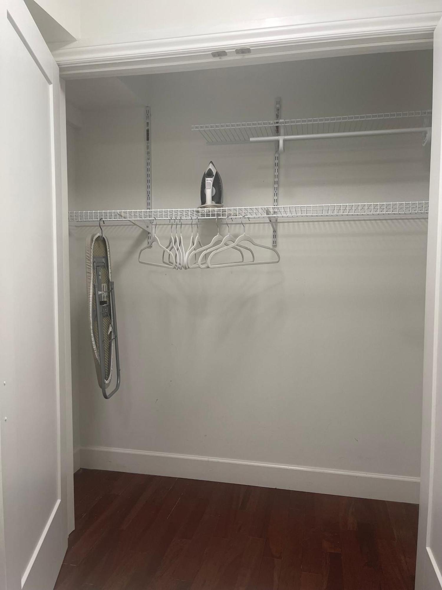 Contemporary 3br Irving Park Gem Near Expressway